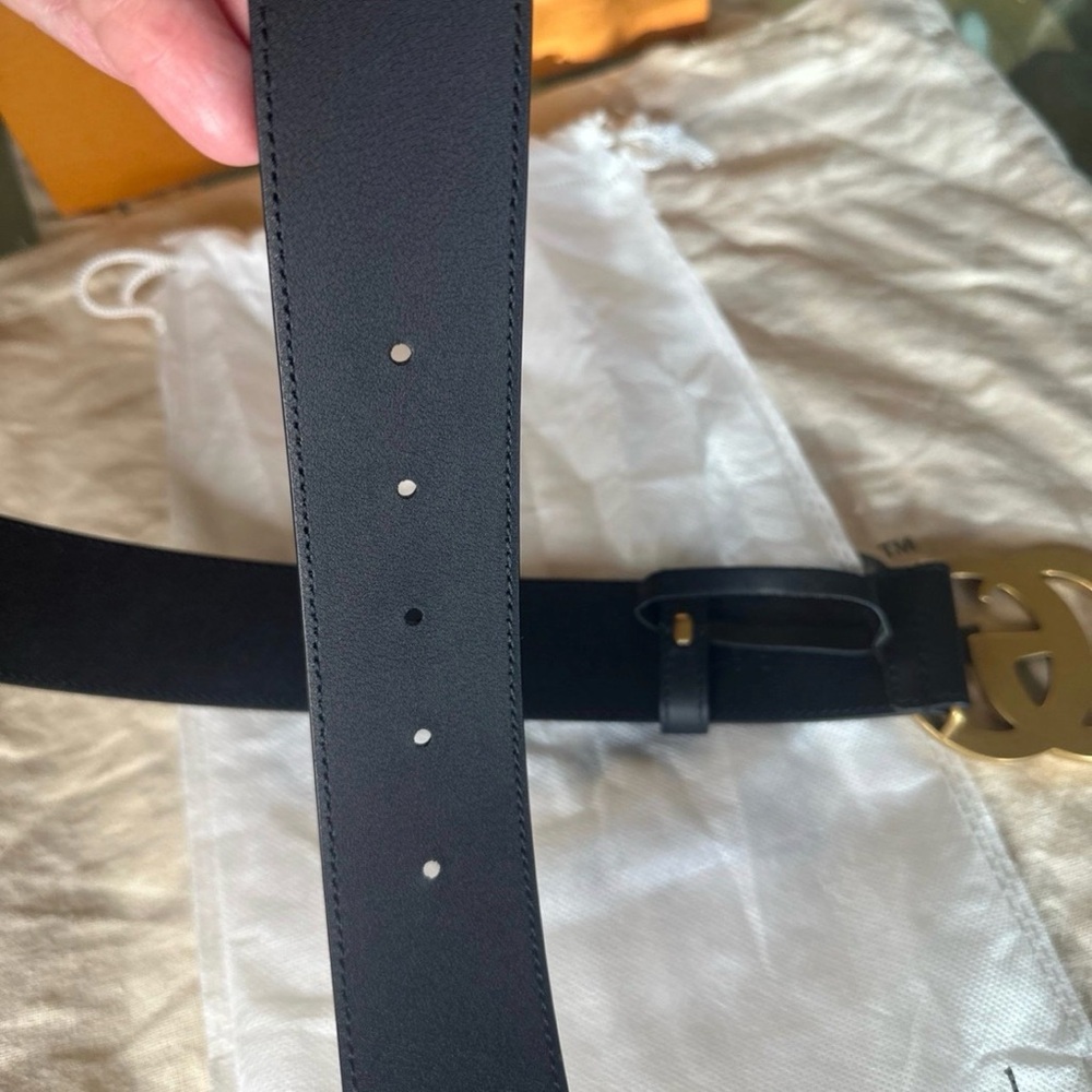 Gucci Black Belt with Gold Logo Buckle - Picture 8 of 12
